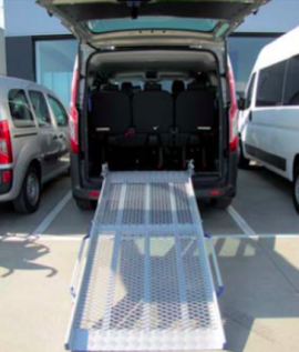 Rampa acceso coches discapacitados